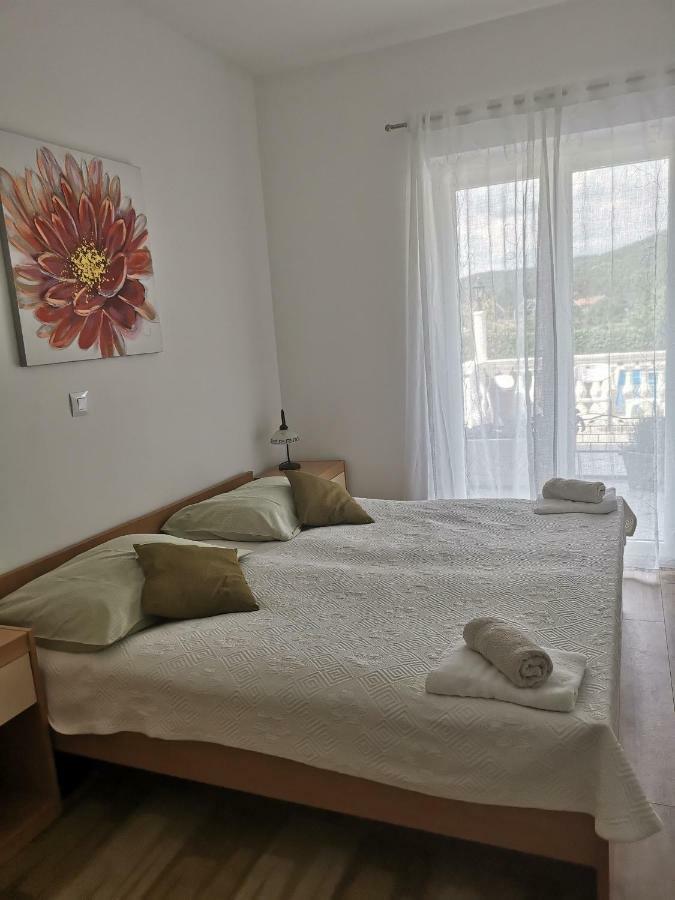 Guest House Surina App Surina'S Green Holiday Rupa Exterior photo
